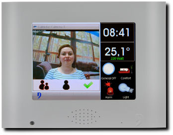 Сенсорный ЖК экран с видеодомофоном обеспечивает визуализацию и управление всей системой умный дом